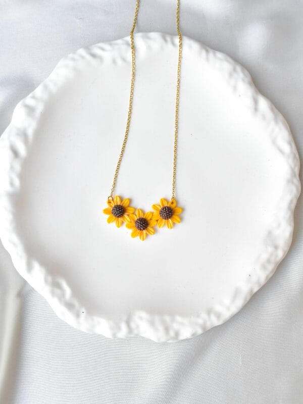 ⁦Sunflower Necklace⁩ - الصورة ⁦4⁩